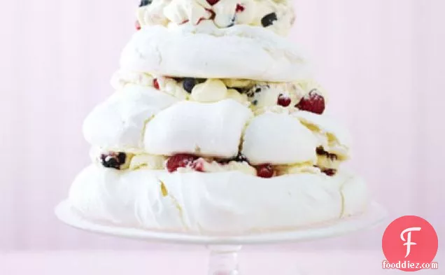 Pavlova cake with berries & cream