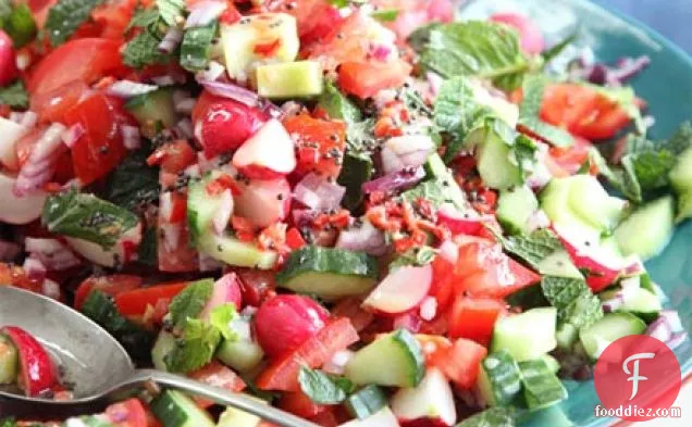 Crunchy radish & tomato salad