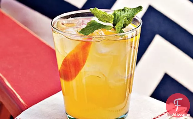Bourbon-Peach Cocktail