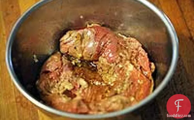 बेल मिर्च साल्सा के साथ ग्रिल्ड ट्राई-टिप स्टेक