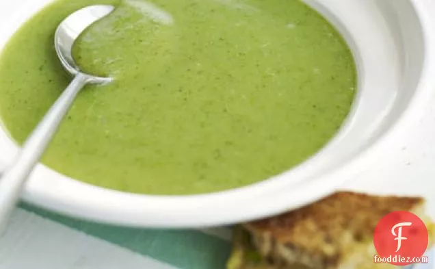 Broccoli soup with cheese toasties