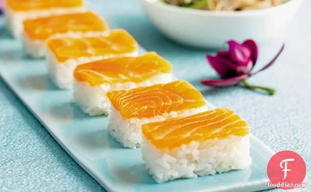 Easy salmon sushi