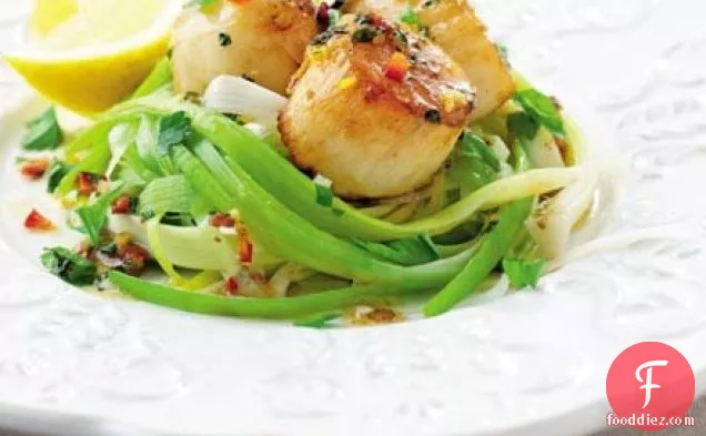 Seared scallops with leeks & lemon chilli butter