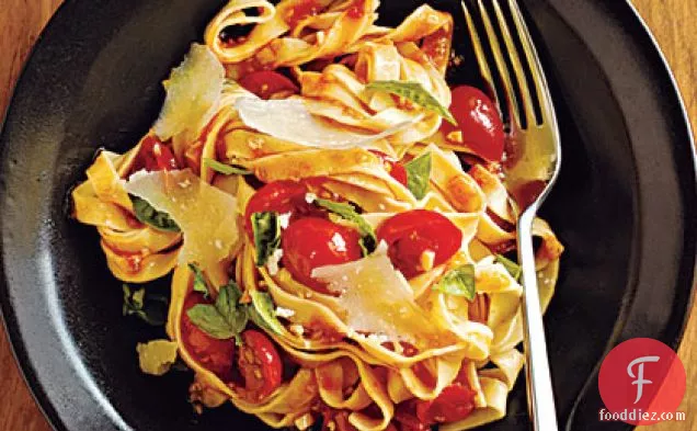 Pasta with Fresh Tomato-Basil Sauce