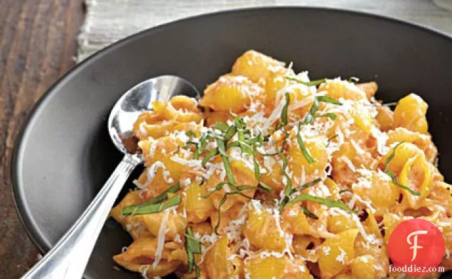 Pasta with Roasted Red Pepper and Cream Sauce
