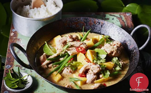 Chicken curry with lime leaf, lemongrass & mango