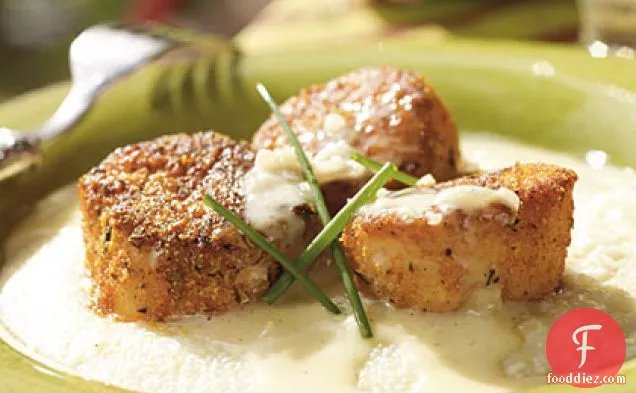Blackened Sea Scallops over Stone-Ground Grits with Vanilla Beurre Blanc