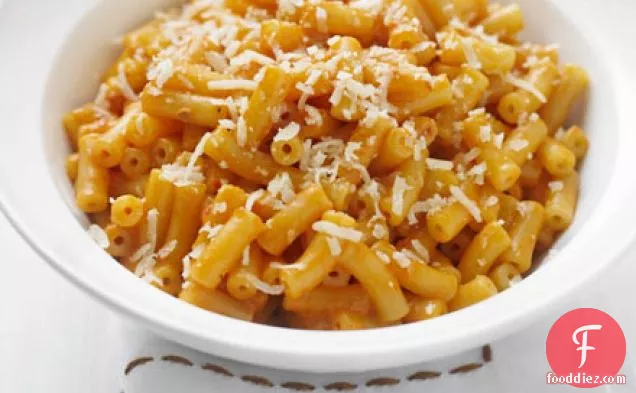 Creamy cheese & tomato macaroni