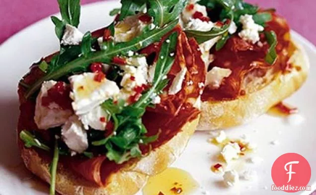 Spicy sausage goat's cheese toasts