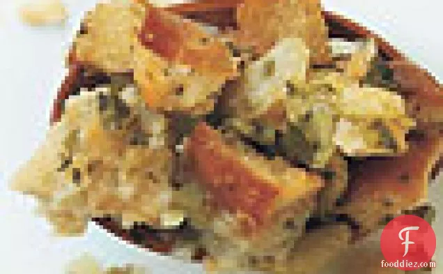 बेल मिर्च और ताजा अजवायन के फूल के साथ ग्राम्य रोटी भराई