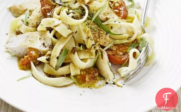Tagliatelle with grilled chicken & tomatoes