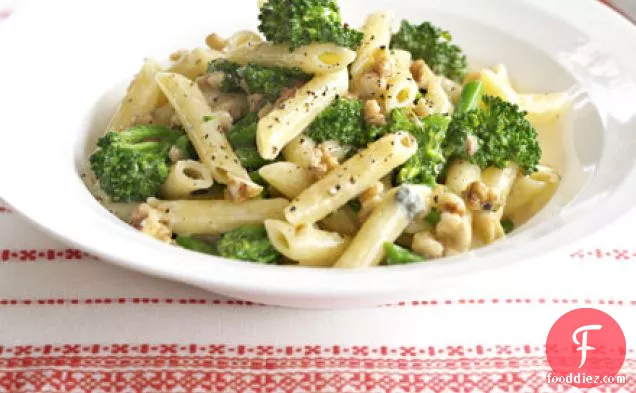 Broccoli, walnut and blue cheese pasta