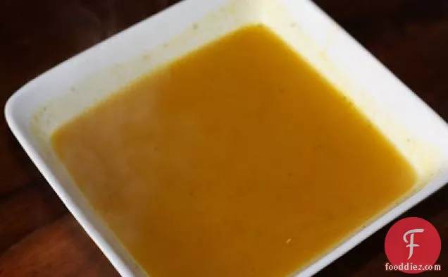 भुना हुआ नारंगी मिर्च का सूप