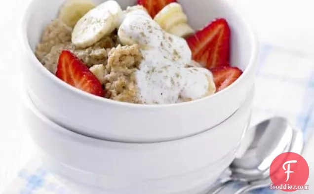 Cinnamon porridge with banana & berries