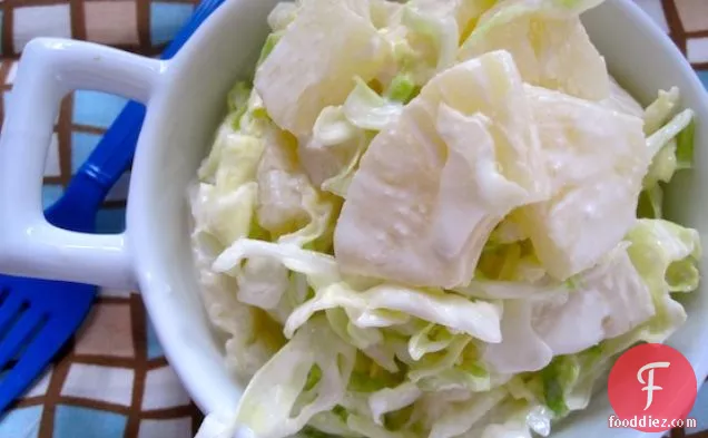 पाइनएप्पल कोलेस्लो (एनसलाडा डे रिपोलो कोन पिना)