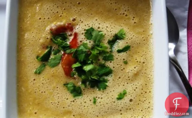 मकई और नारियल का सूप (सोपा डे चोकोलो वाई कोको)