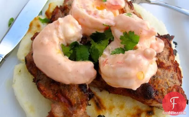 Arepa con Cerdo y Camarones (Arepa with Pork and Shrimp)