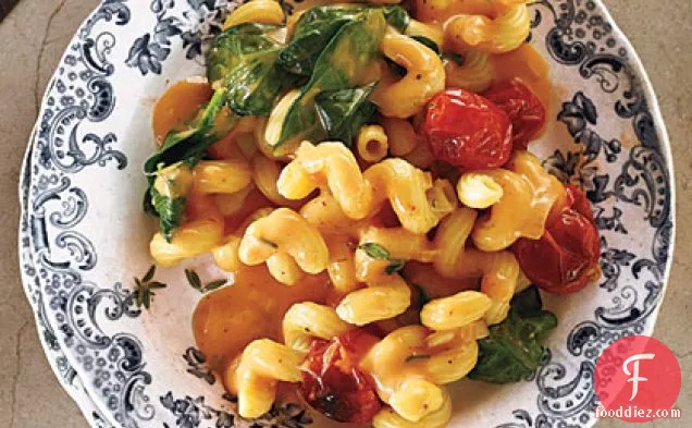 Blush Mac and Cheese with Tomatoes