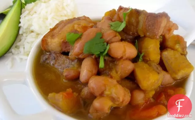 Frijoles con Chicharron o Garra (Bean Stew with Pork Belly)
