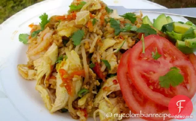 अरोज़ चिनो अल एस्टिलो कोलम्बियानो (कोलम्बियाई शैली के तले हुए चावल)