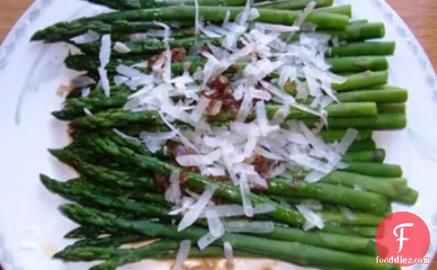 ASPARAGUS WITH SHERRY VINEGAR AND MANCHEGO CHEESE