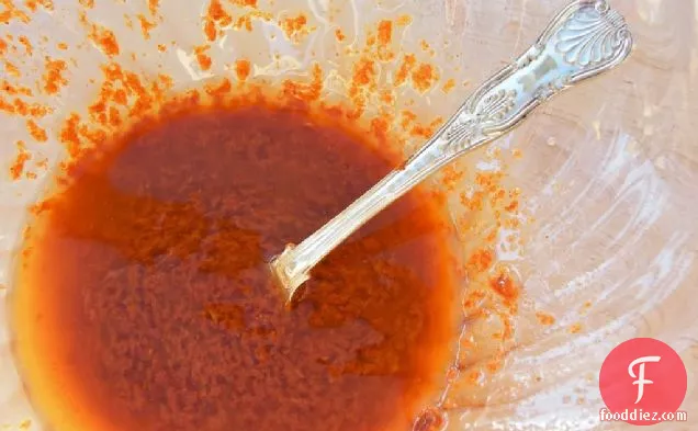 मोजो पिकोन-मोजो आलू के लिए मसालेदार लाल सॉस