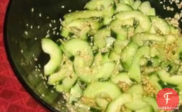 मसालेदार कोरियाई लाल मिर्च खीरे