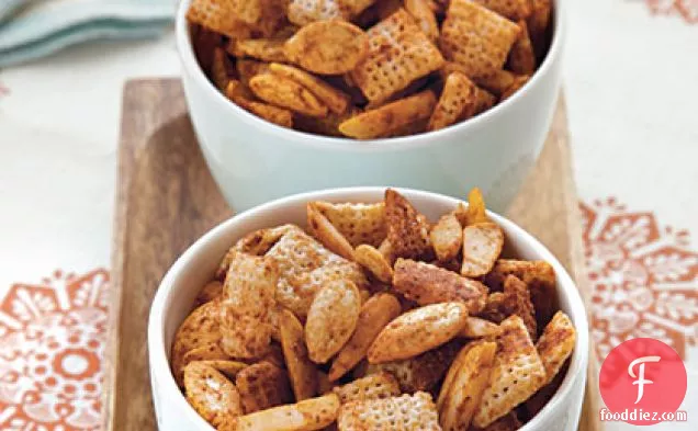 Spicy Almond-Pumpkinseed Snack Mix