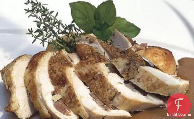 मीठे और खट्टे टमाटर सॉस के साथ भरवां चिकन स्तन