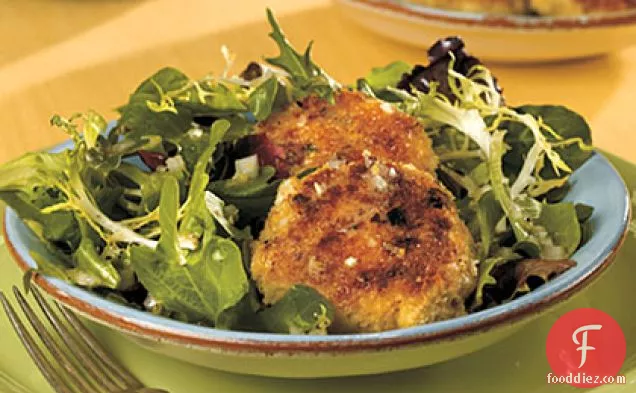 Crab Cakes over Mixed Greens with Lemon Dressing