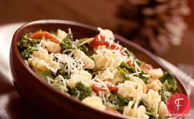 Pasta With White Beans and Kale