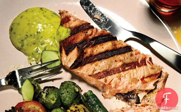 तुलसी एओली के साथ ग्रील्ड सामन