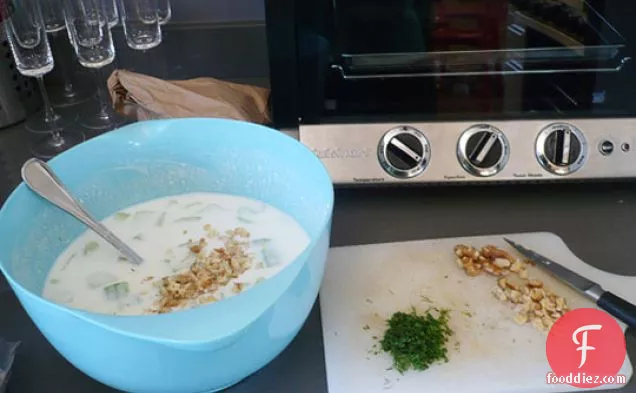 डिलियाना का टैरेटर (बल्गेरियाई ठंडा सूप)