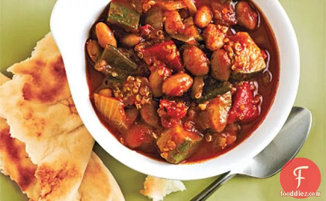 क्विनोआ और भुना हुआ काली मिर्च मिर्च