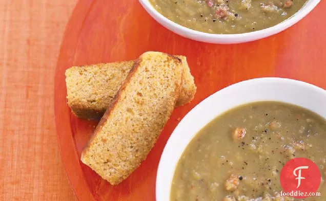धीमी कुकर : धुएँ के रंग का मटर का सूप