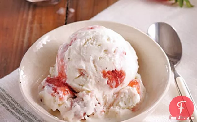 Vanilla Bean Ice Cream with Fresh Strawberries