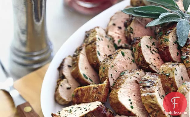 रूबर्ब कॉम्पोट के साथ पैन-सियर पोर्क टेंडरलॉइन