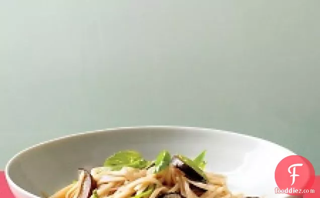 Stir-fried Noodles With Eggplant And Basil