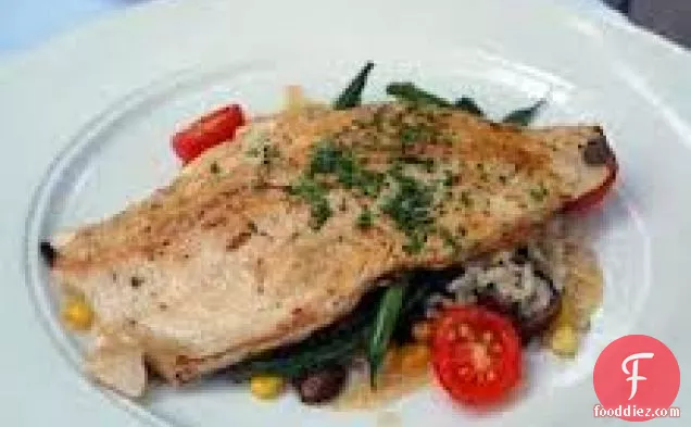 भुना हुआ मिर्च मिर्च और लाल मिर्च के साथ कॉड