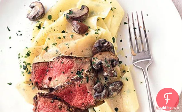 काली मिर्च बीफ़ स्ट्रैगनॉफ़