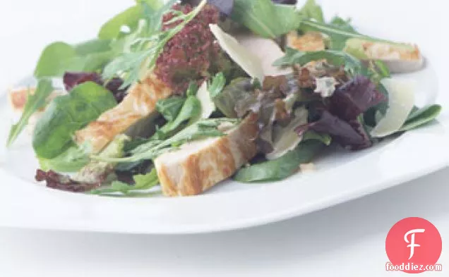 तुर्की कटलेट और परमेसन सलाद