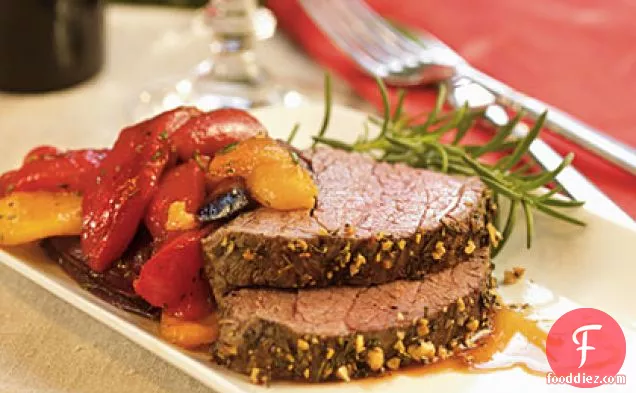 बेलसमिक मिर्च के साथ रोज़मेरी बीफ़ टेंडरलॉइन