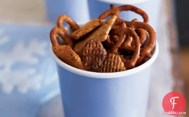 Crisp and Spicy Snack Mix