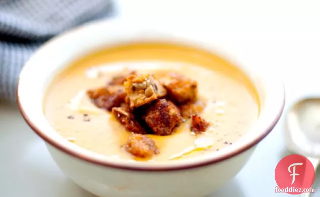 भुना हुआ बटरनट कद्दू का सूप