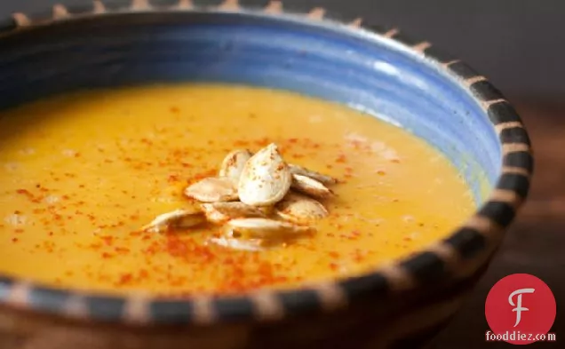 थाई-मसालेदार कद्दू का सूप पकाने की विधि