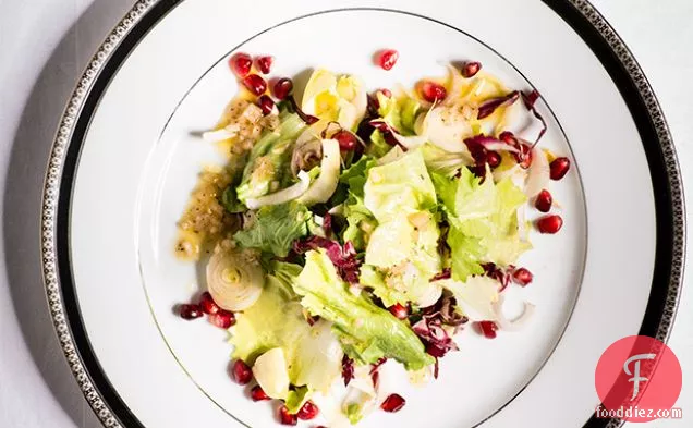 अनार के बीज के साथ शीतकालीन सलाद