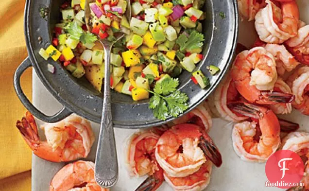 इज़ेबेल सेब साल्सा के साथ साइडर-पोच्ड झींगा