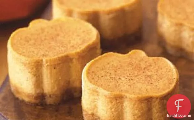 Miniature Pumpkin Cheesecakes With Cinnamon Crust
