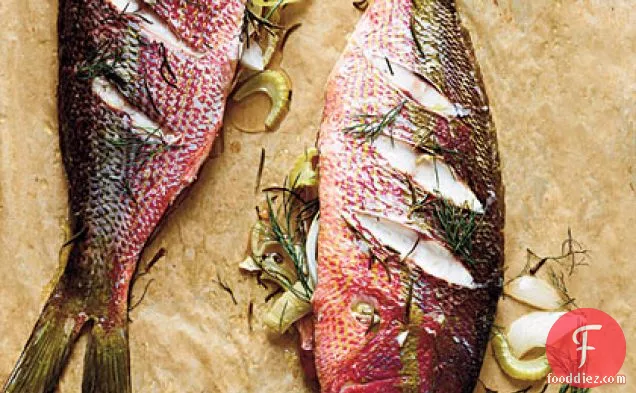 स्टफ्ड होल रोस्टेड येलोटेल स्नैपर