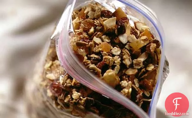 Crunchy Granola with Dried Fruit